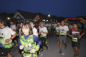 BIB: 1646
                            <button type="button" onclick="openModal(3530048)" class="btn btn-primary btn-sm float-right btn-popup" data-toggle="modal" data-target=".modal-high-quality">
                        <i class="fas fa-shopping-cart"></i> Add to Cart
                    </button>
                                            <button type="button" onclick="isThisMe(3530048, true)" class="btn btn-success btn-sm float-right btn-popup btn-isme hidden" data-toggle="tooltip" data-placement="bottom" title="นี่คือรูปของคุณใช่ไหม คลิกที่นี่เพื่อเอาเข้าอัลบั้ม">
                        <i class="fas fa-plus"></i> Add to album
                    </button>
                    <button type="button" onclick="isThisMe(3530048, false)" class="btn btn-warning btn-sm float-right btn-popup btn-isnotme hidden">
                        <i class="fas fa-ban"></i> Remove from album
                    </button>